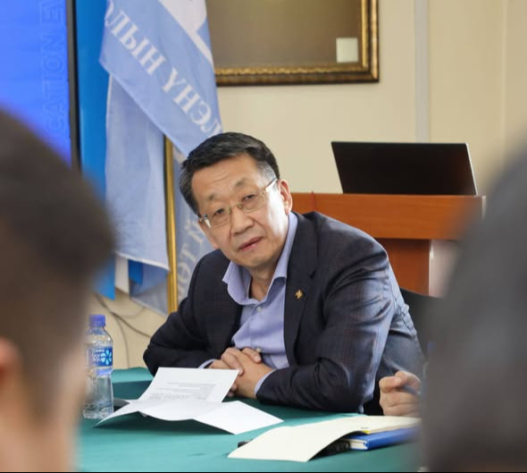 Монгол хэл, бичгийн шалгалтын асуудлаар Боловсролын сайд Л.Энх-Амгалан БҮТ дээр ажиллаж үүрэг чиглэл өглөө